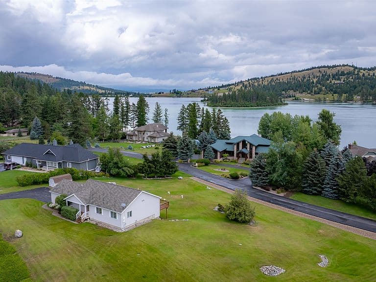 106 Rainbow Dr photo 3