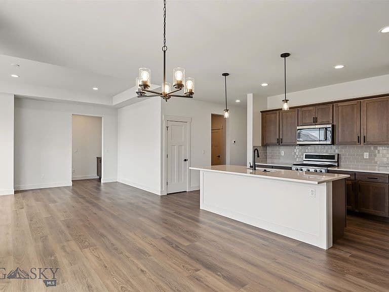 1510 Cyril Way photo 5