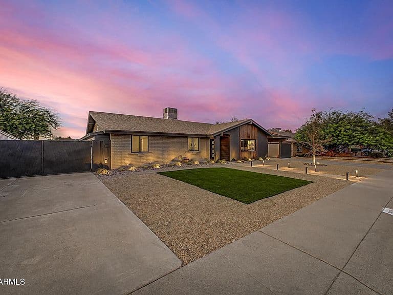 2808 E LUPINE Avenue photo 5