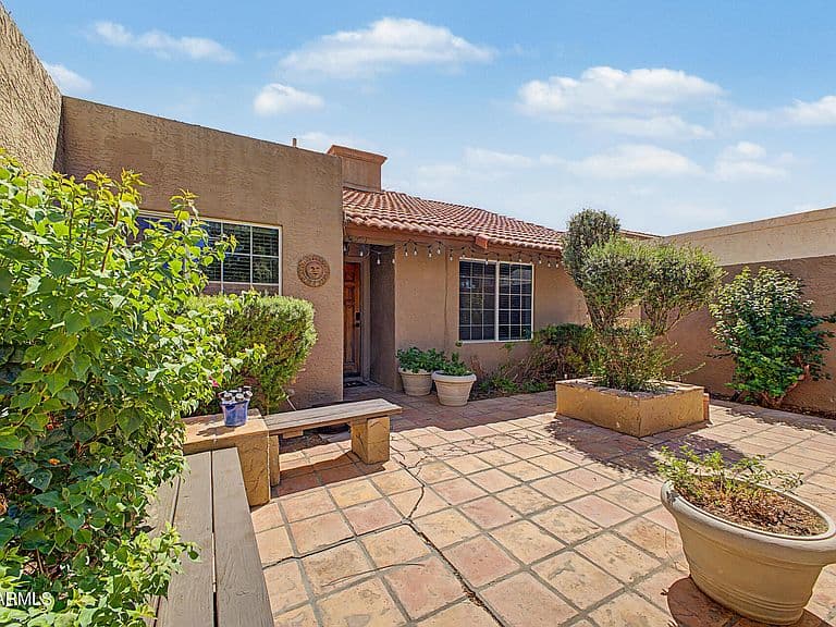 709 N LARKSPUR Street photo 2