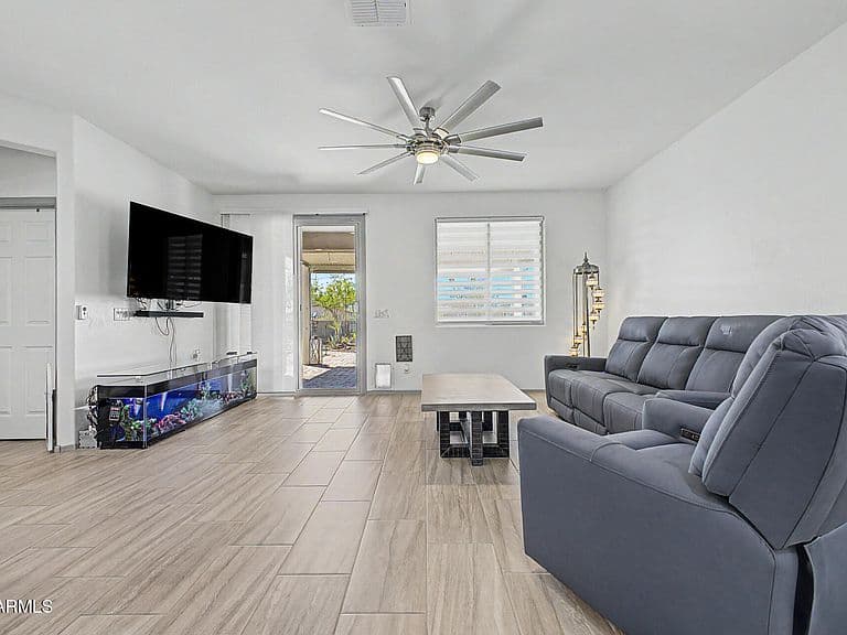 17452 W SPRING Drive photo 3