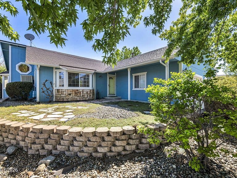 325 Veronica Ave photo 1