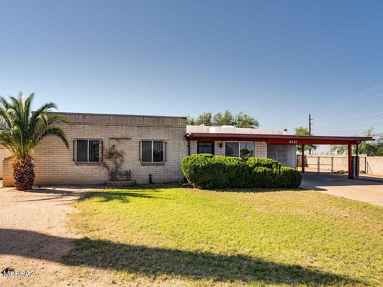 4241 S Kolb Rd photo 2