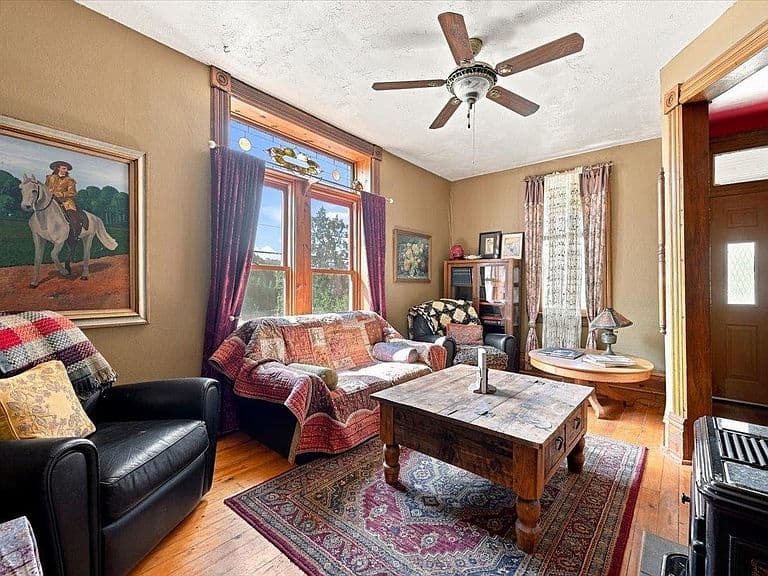91 Forest Ave photo 4
