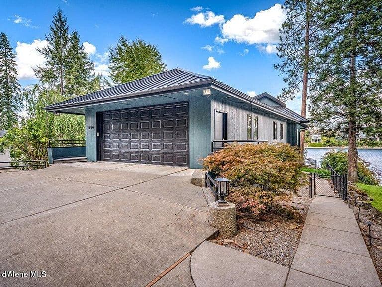 544 S Stewart Ct photo 2