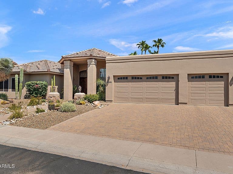 10195 E CORRINE Drive photo 2