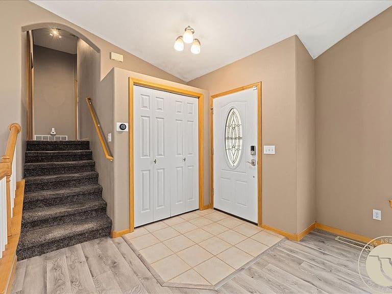 942 Adobe Dr photo 2
