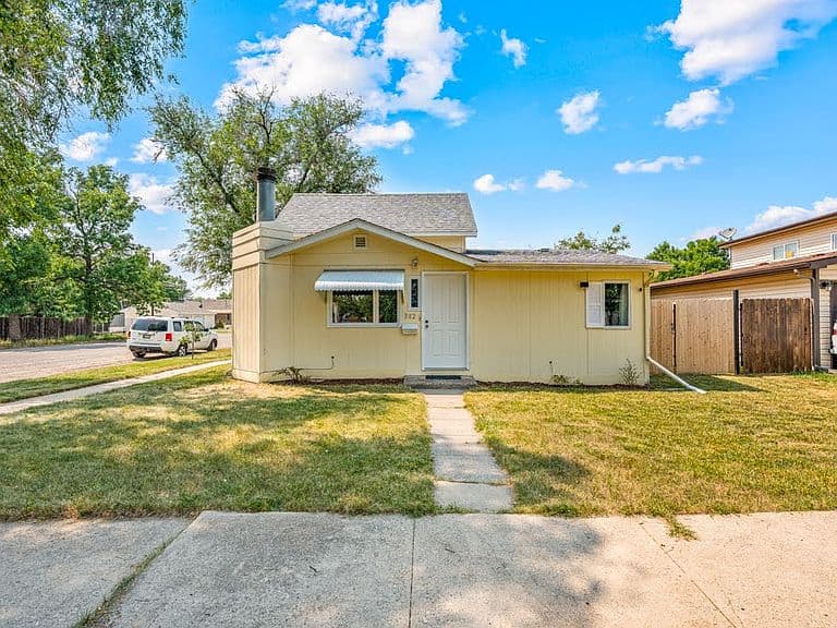 302 6th Ave photo 1