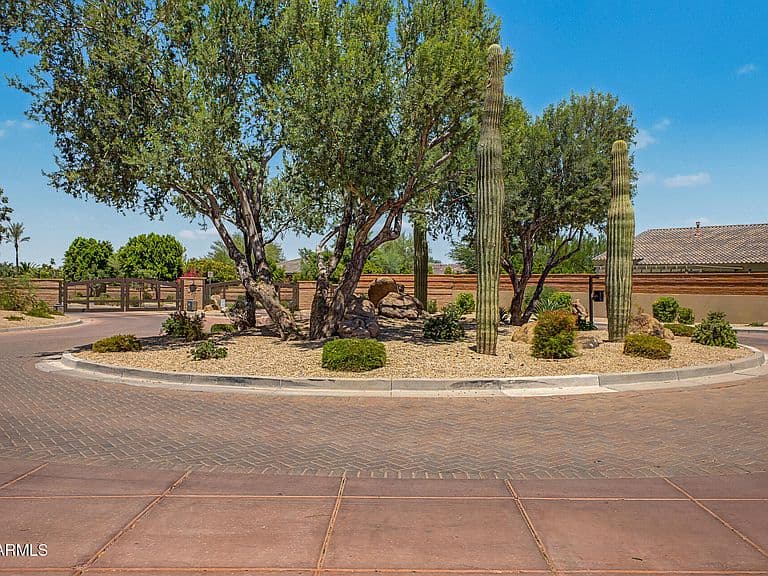 7446 S TUCANA Lane photo 2