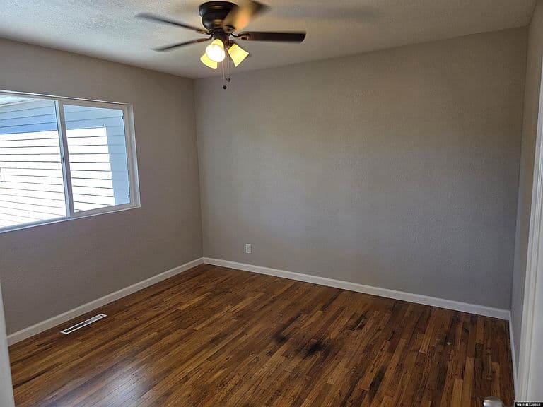 548 Swanton Ave photo 5