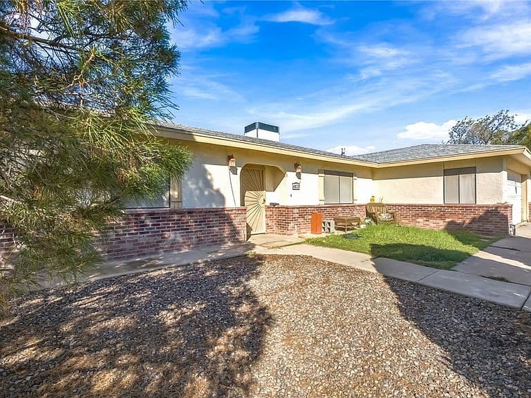 4025 N Skylark Road photo 2
