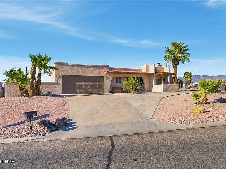 1918 Rainbow Ave S photo 2