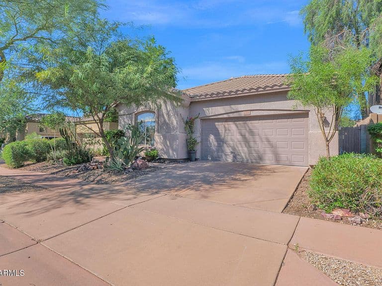 3102 W EAGLE CLAW Drive photo 1