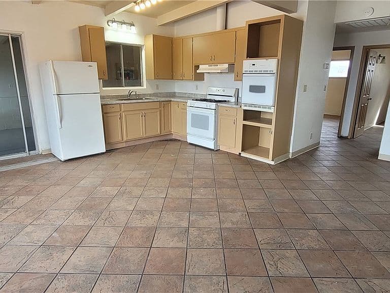896 Marina Boulevard photo 2