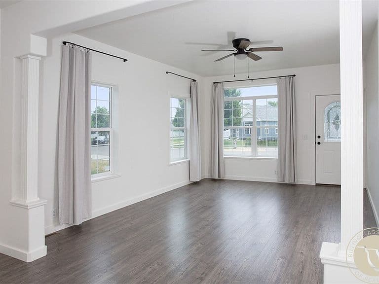 1407 Twin Oaks Dr photo 5