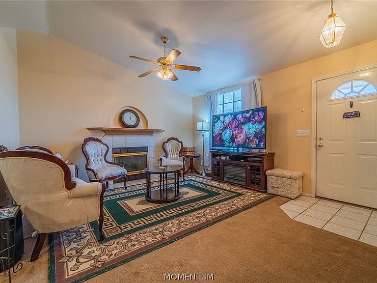 3135 N Stewart Street photo 2