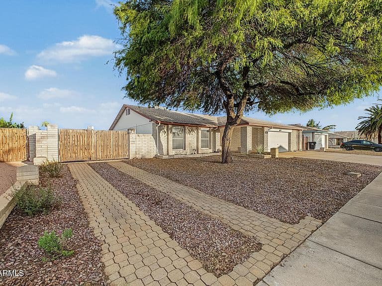 2935 S MOLLERA -- photo 4