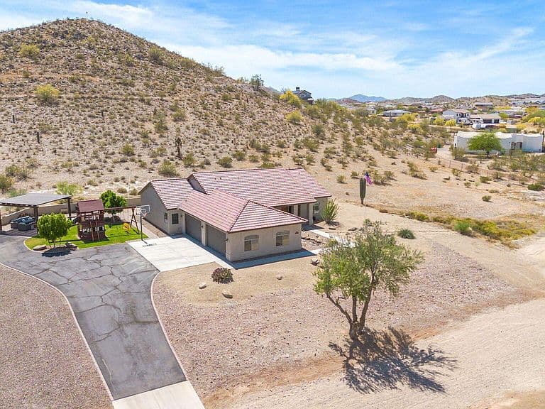 1447 W RYLIE Court photo 2