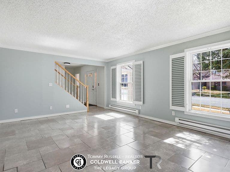 3920 Eagle Dr photo 3