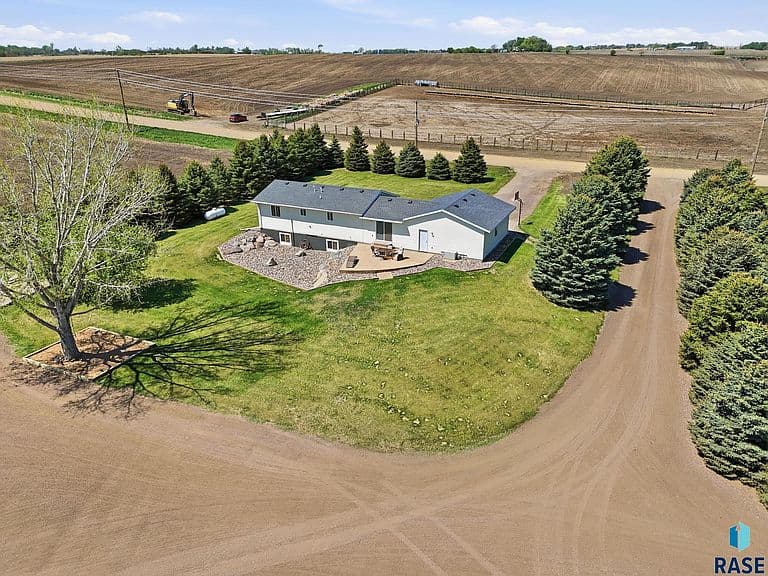 25882 Skunk Creek Ave photo 2