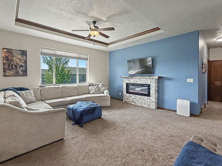 4219 W Mills St photo 3