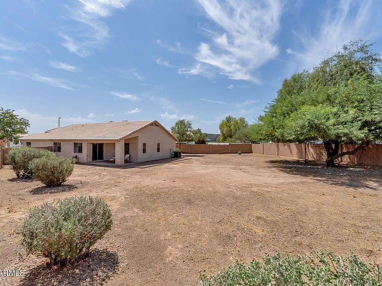 636 W DUBLIN Street photo 2