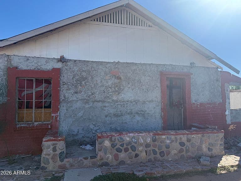 509 W 12 Street photo 1