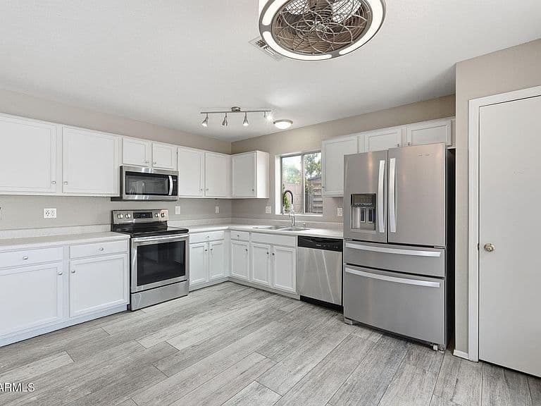 10826 E AZALEA Avenue photo 4