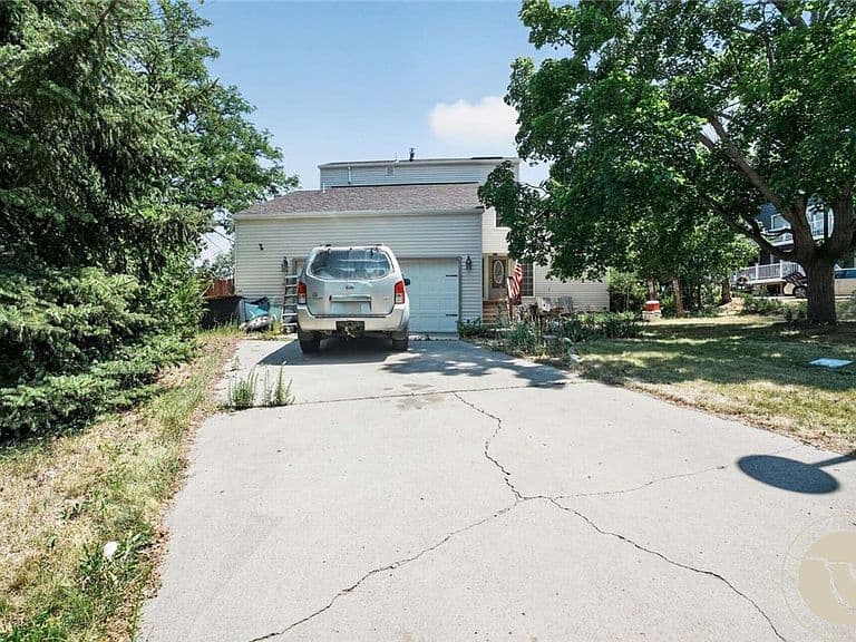 631 Sapphire Ave photo 2