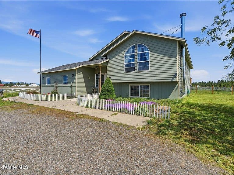 2037 E Yellow Pine Ave photo 4