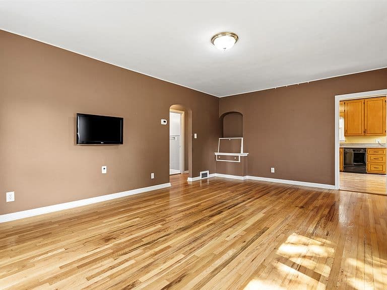 629 Blaine St photo 3