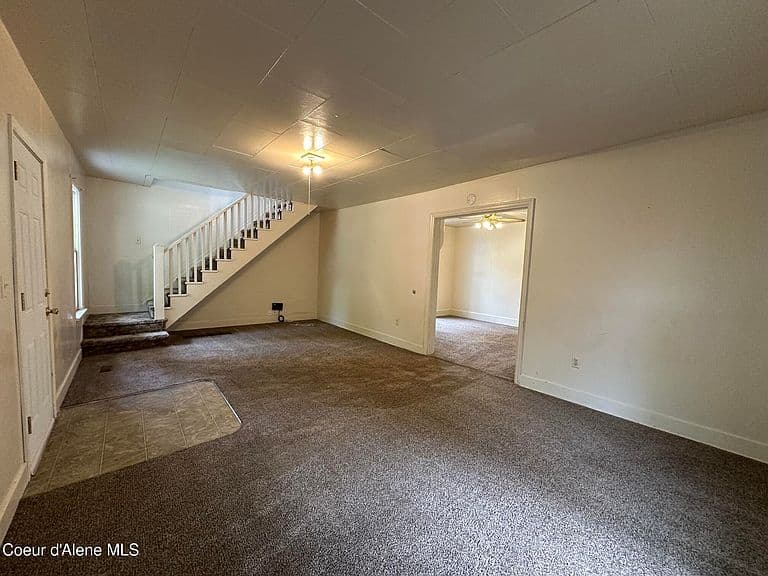 1104 E Lakeside Ave photo 2