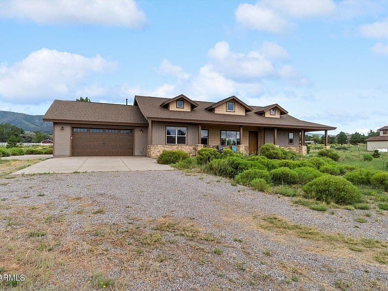 8696 LEAH Lane photo 3