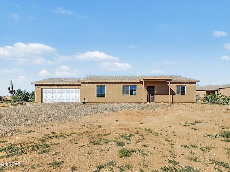 5757 N Avra Rd photo 2