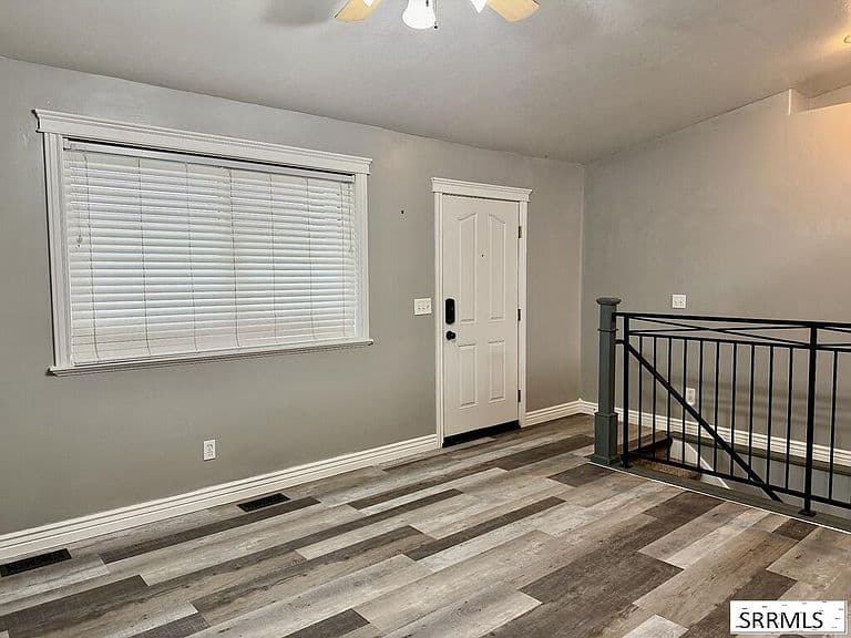 3518 E Pearce Dr photo 2