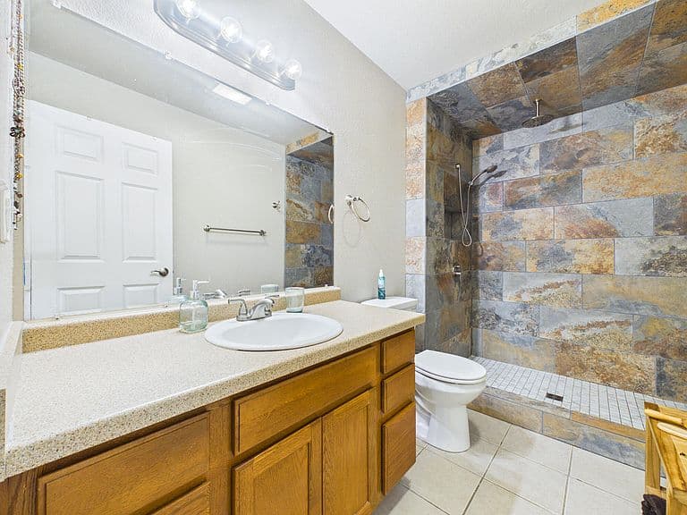 110 Tamari Dr photo 2