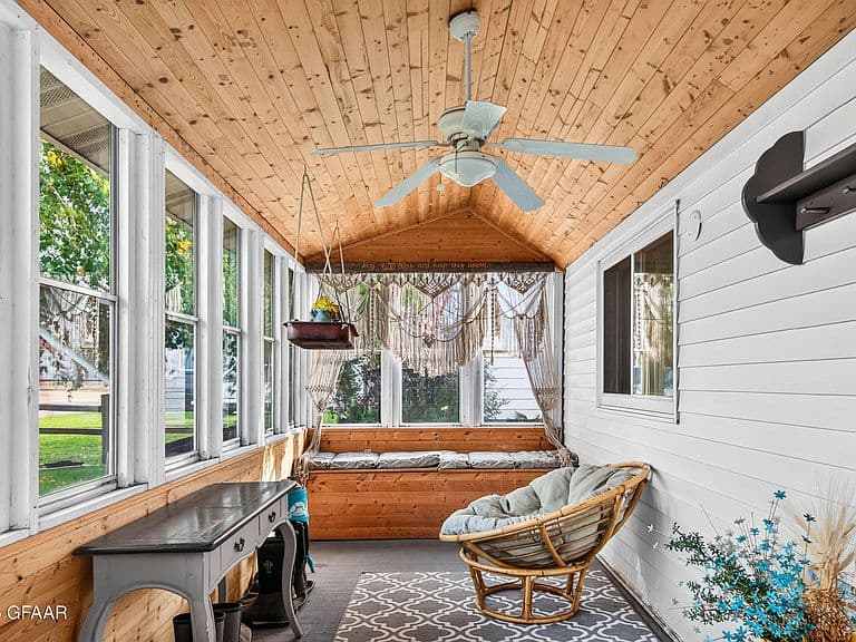 110 Clark Ave photo 4