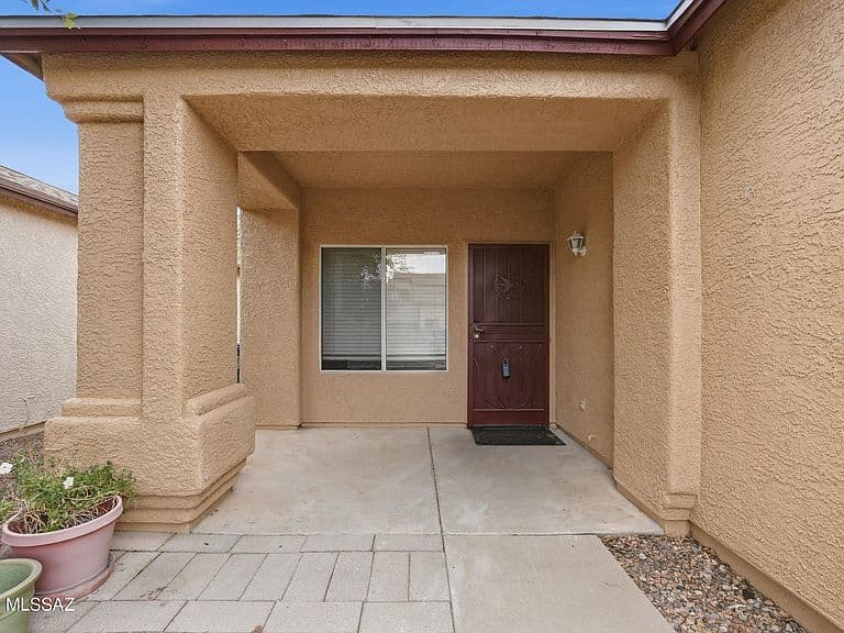 7704 S Trumpet Vine Ave photo 2