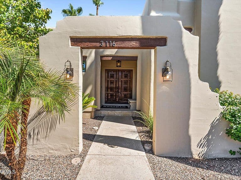 3116 E ROSE Lane photo 4