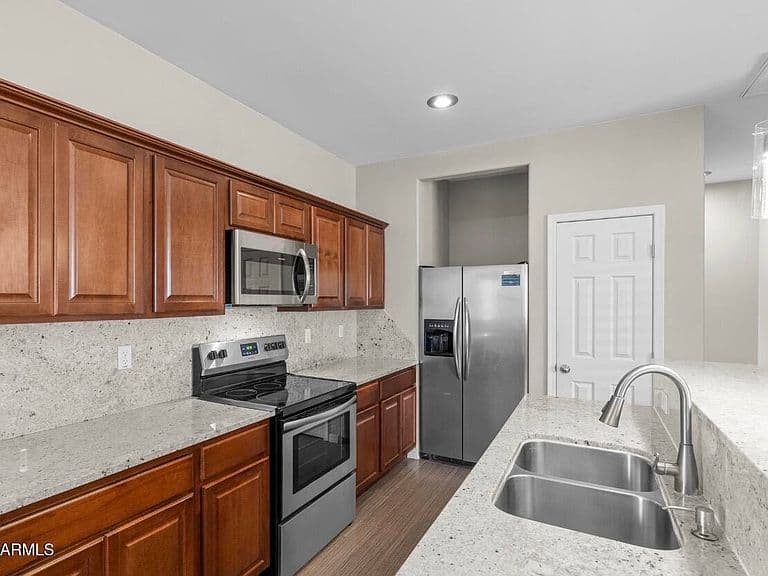 13139 W TUCKEY Lane photo 5