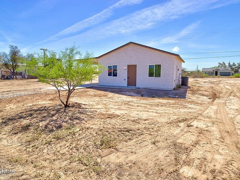 3165 W SOLANO Drive photo 2