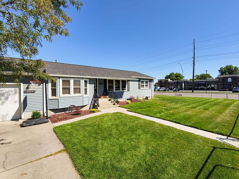 2403 Wyoming Ave photo 3