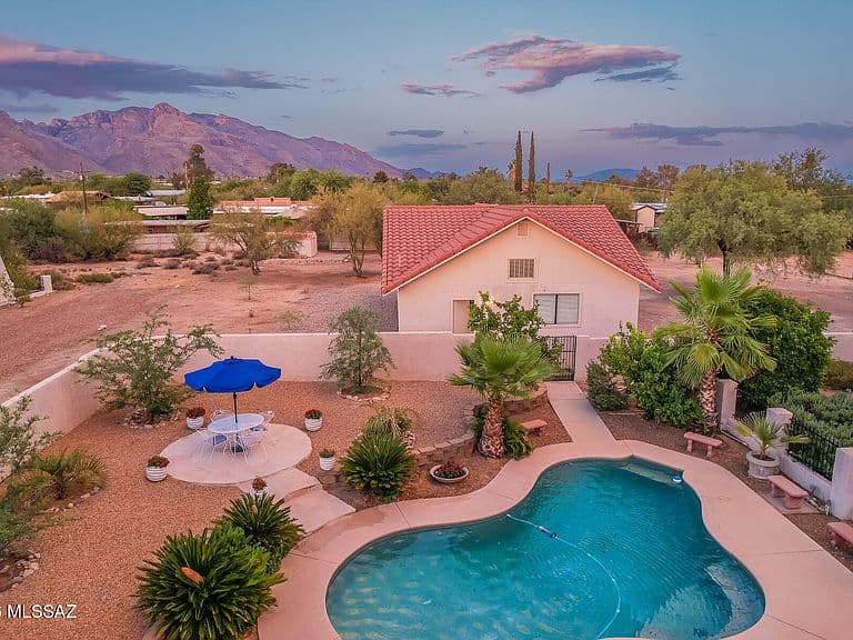 6990 N Paloma Dr photo 3