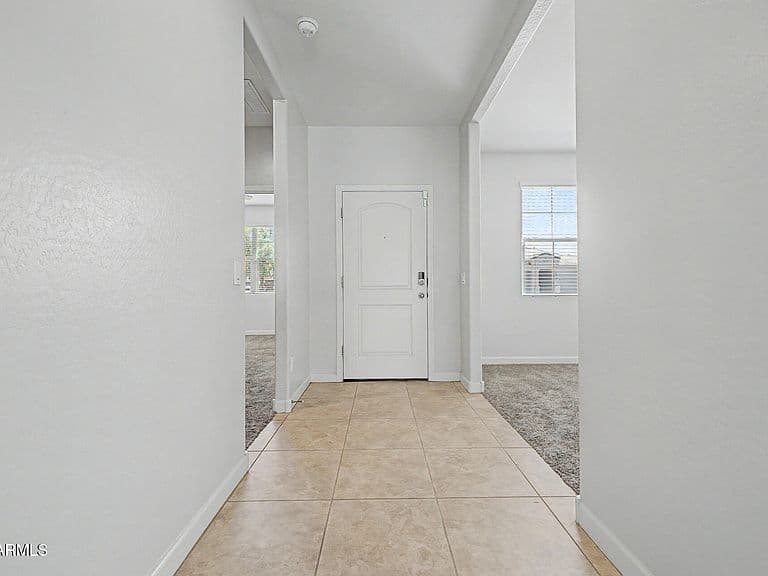 30341 W COLUMBUS Avenue photo 4