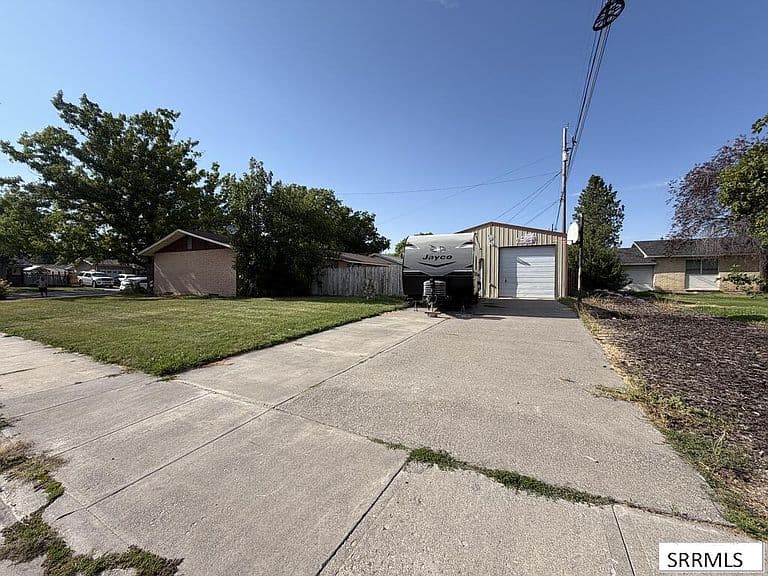 676 Davidson Dr photo 5