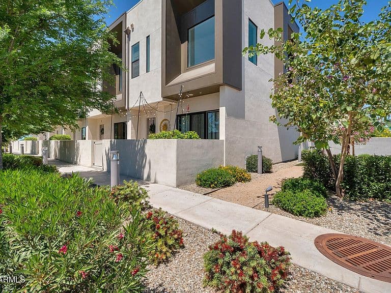 4020 N 12TH Street #4 photo 1