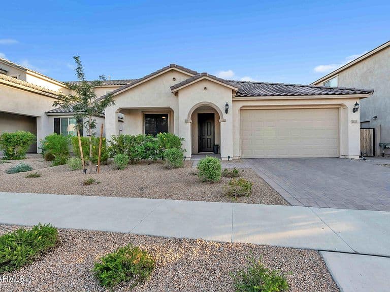2035 W BRAMBLE BERRY Lane photo 1