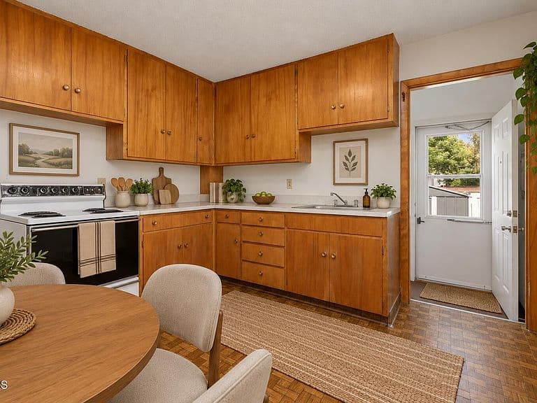 1020 Lincoln Ave photo 4