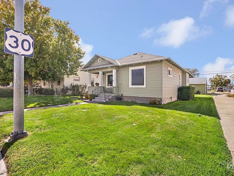 411 2nd Ave W photo 5