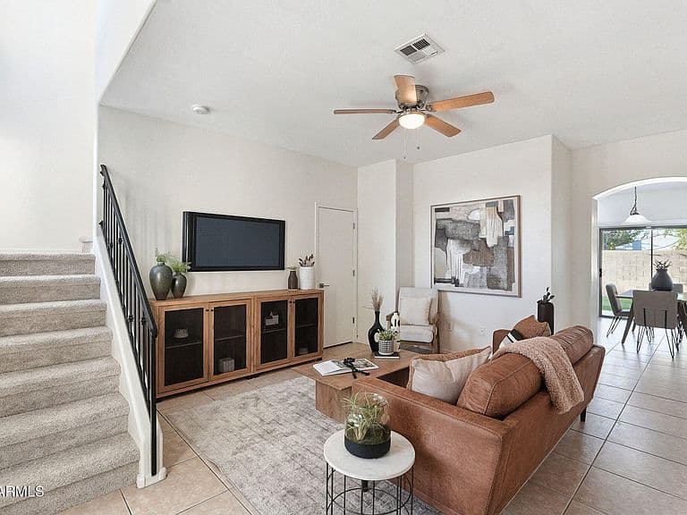 3008 E Kings Avenue photo 4